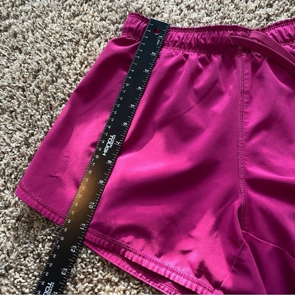 Nike Dri-Fit Pink Magenta 4” Inseam Shorts in Sz Small w/ Pulls - Picture 6 of 10